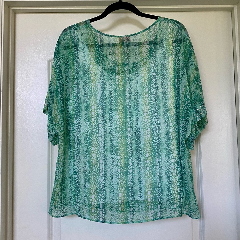 Hearts of Palm - Green Multicolor Top with Rhinestone Detail Sleeves! 💚🤍 - Picture 7 of 7